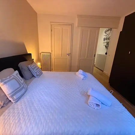 Center 1br Modern In