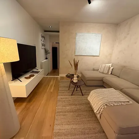 Center 1br Modern In *